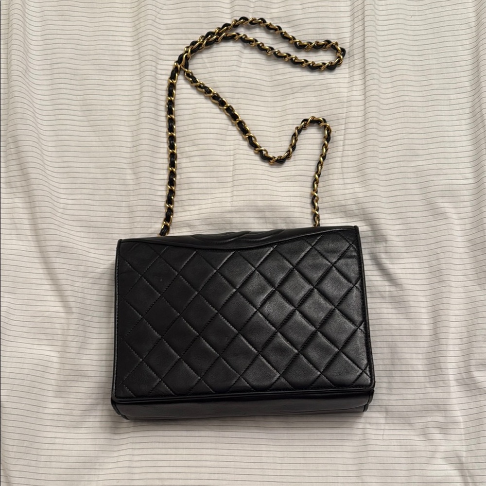 CHANEL Black Quilted Shoulder Bag with Chain Strap